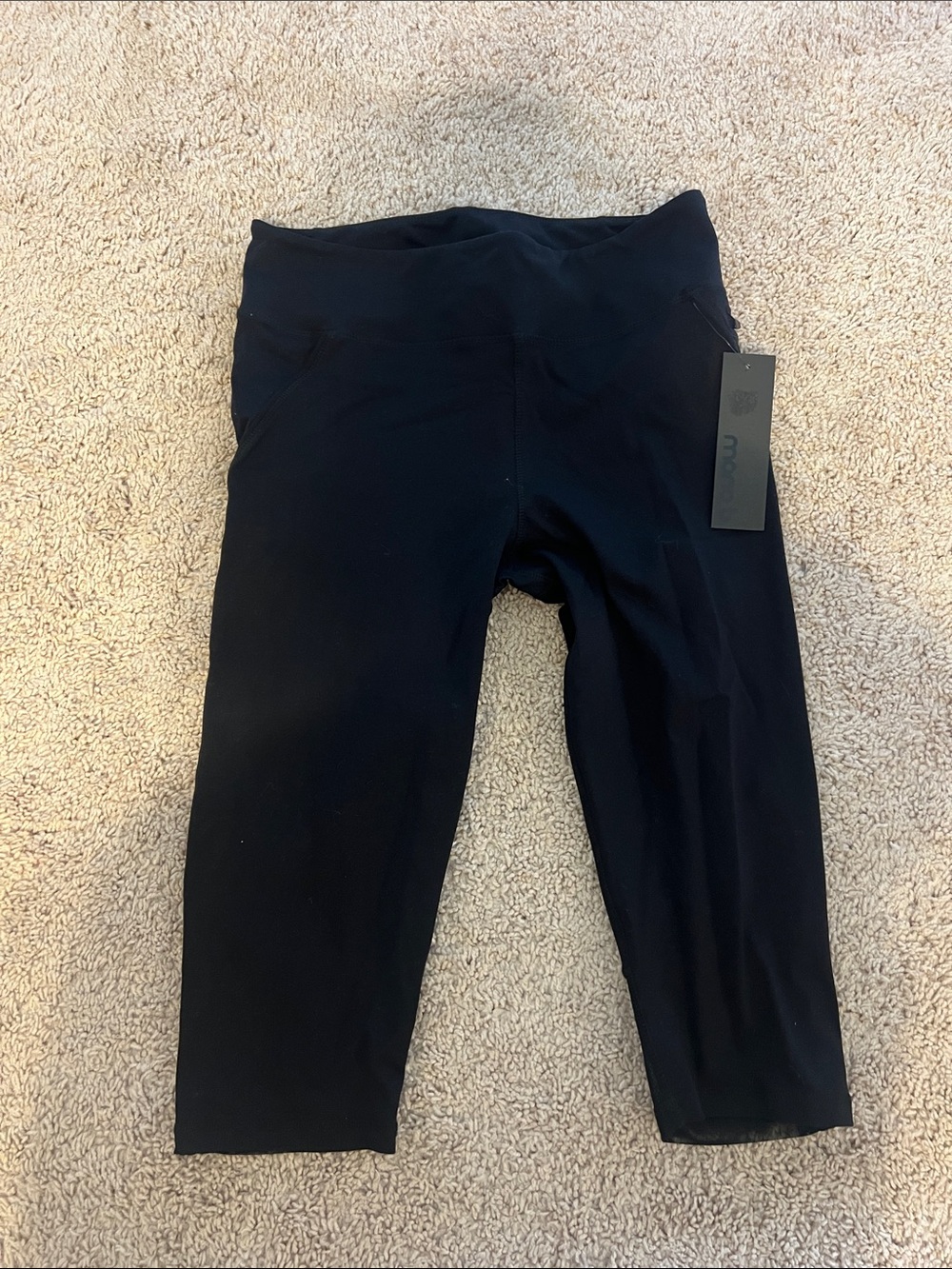Mono B Black Capri Leggings with High Waist and Side Pockets